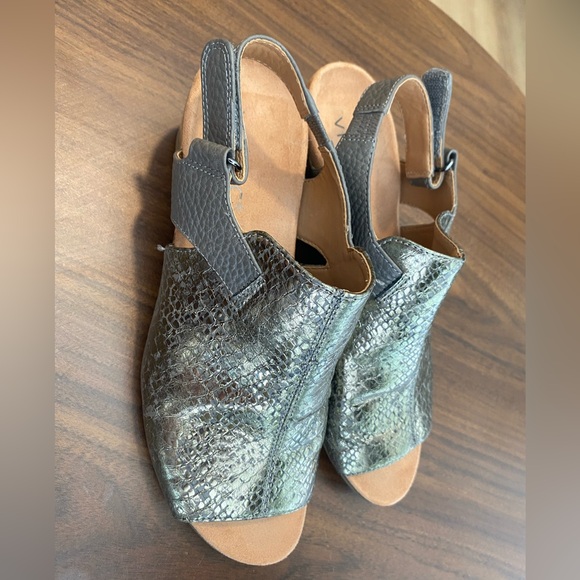 VIONIC Tatiana Adjustable Peep Toe Wedge Sandal - Picture 5 of 6